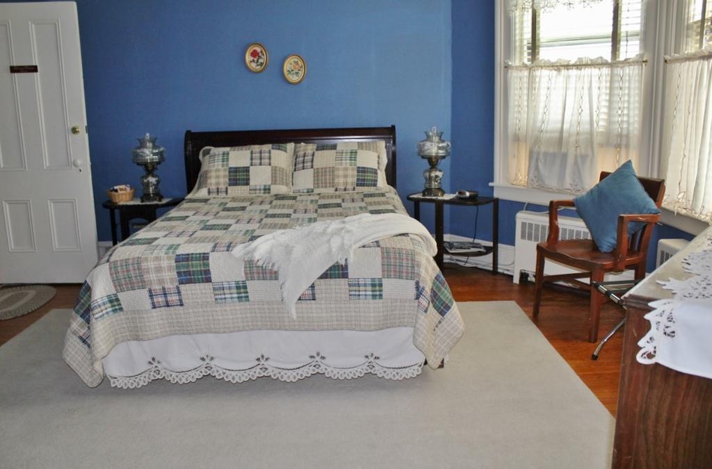 Bennett House B&B Woodstock Room photo