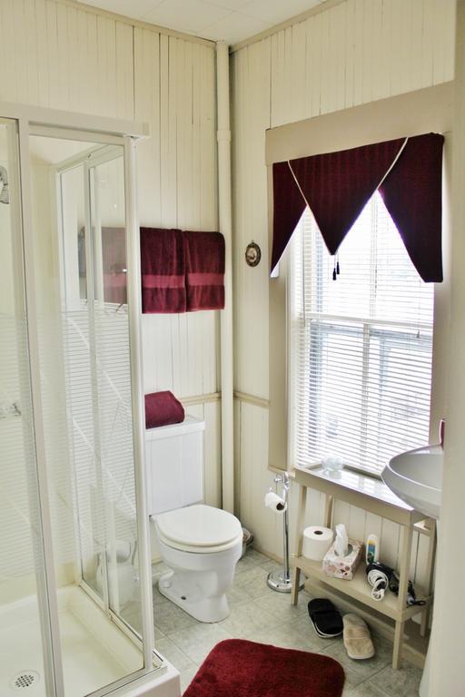 Bennett House B&B Woodstock Room photo