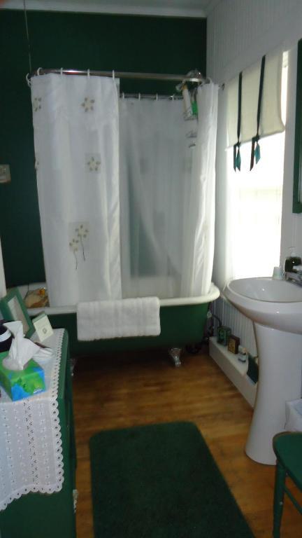 Bennett House B&B Woodstock Room photo