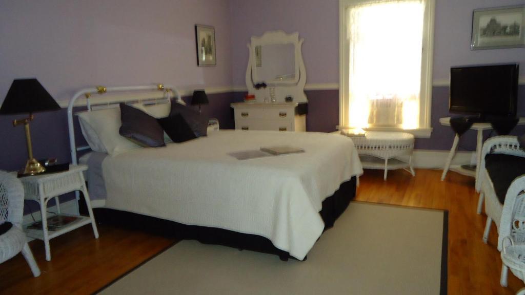 Bennett House B&B Woodstock Room photo